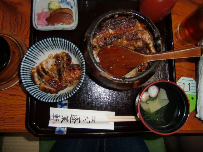 　まずは、そのままでいただきました。<br /><br />うなぎが、ふわふわ〜!(^^)!<br /><br />炭火焼の程よい焼き加減が、食欲をそそります。