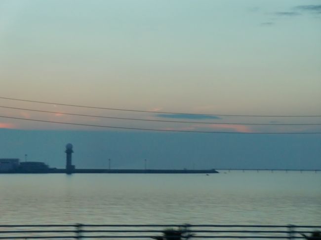 さぁ・・空港を後にして帰路につきます。<br /><br />楽しかった一日はあっという間に過ぎてしまいます・・<br /><br />とてもきれいな夕焼けでした・・<br /><br />