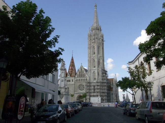 マーチャーシュ教会。<br />王宮は一つの街みたいで、色んな建物がある。