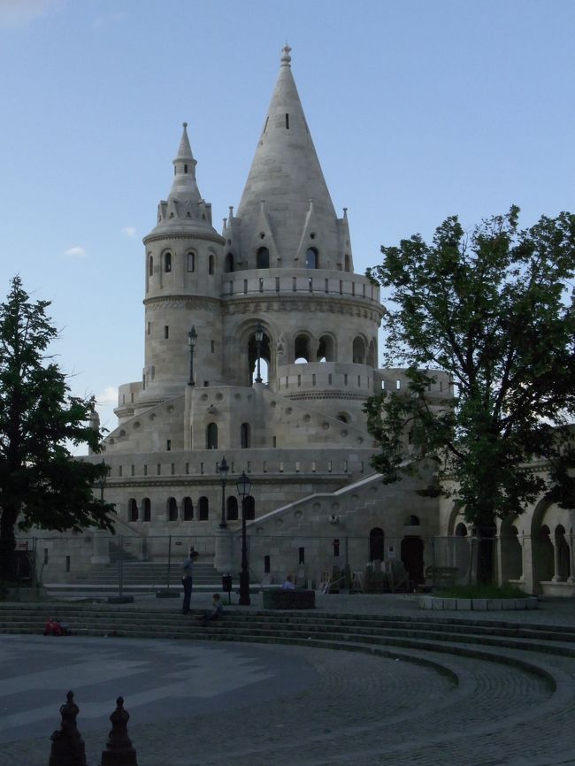 漁夫の砦。<br />これも王宮内の建物。<br />ファンタジ〜。