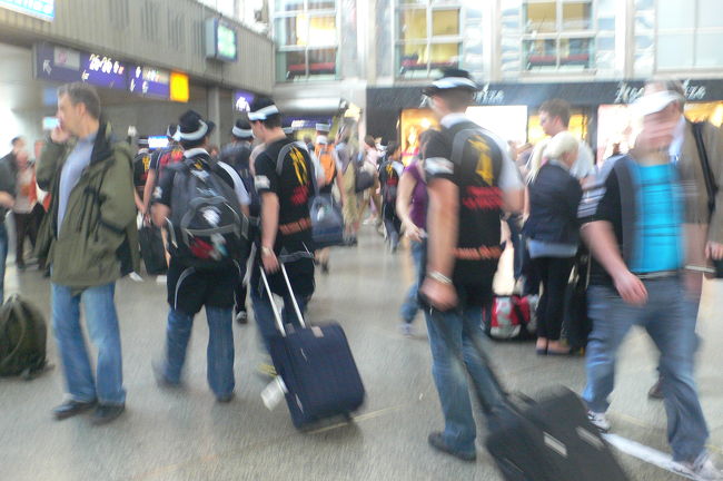 2日目。ペットグッズを探した後、ミュンヘン中央駅を見学に行ってきました。<br />やっぱり大きい駅は旅の雰囲気満載で楽しいです。