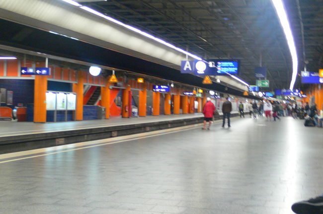 ホームものすごく広いです。