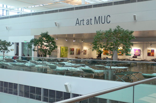 ギャラリーの横に仮眠場所がある面白いスペースを発見。