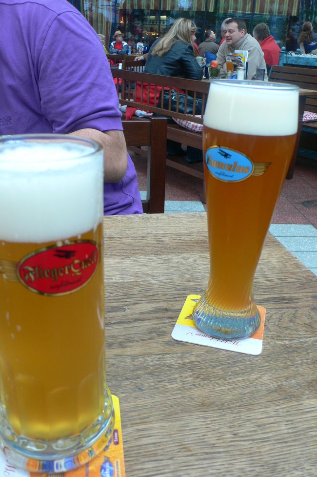 国を出るまでビールでおもてなし、なんて素晴らしい国なんでしょう！