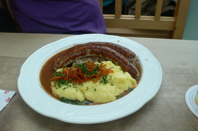 夫が注文したソーセージ。