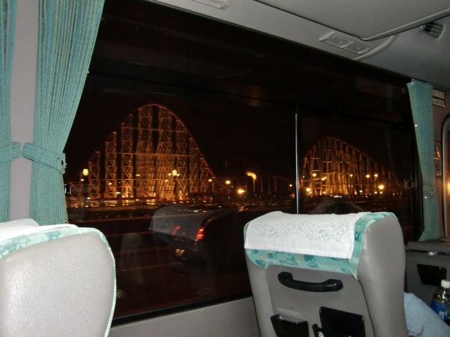 これはかの有名な、観覧車よりも高いといわれる、<br /><br />スチールドラゴンでしょうか・・？？<br /><br />絶叫マシーンが苦手な私は、この夜景だけで大満足（*^_^*）<br /><br />旅の最後に、良い目の保養が出来ました。<br /><br />さぁ〜、明日からまた仕事頑張ろーーー！！<br /><br />