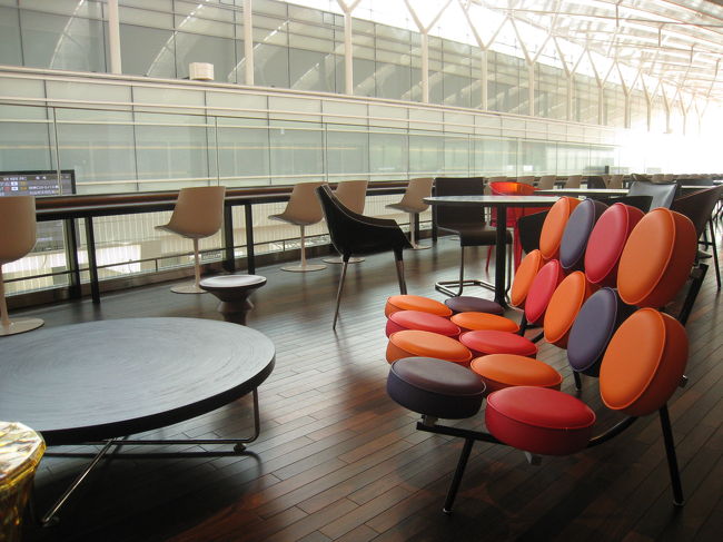 今回はANAなので羽田の第2ターミナル。<br />第2ターミナルはリニューアルをしたのでとてもオシャレになりました。