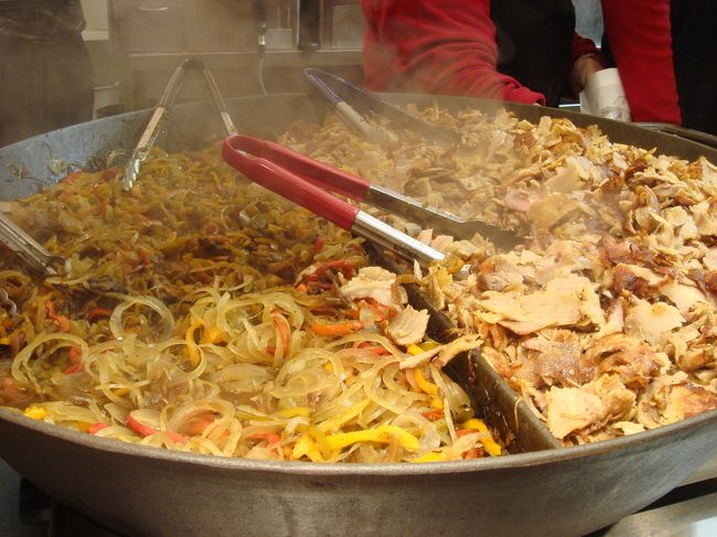 空腹に耐えかねて旦那がケバブに手を出しました。<br /><br />