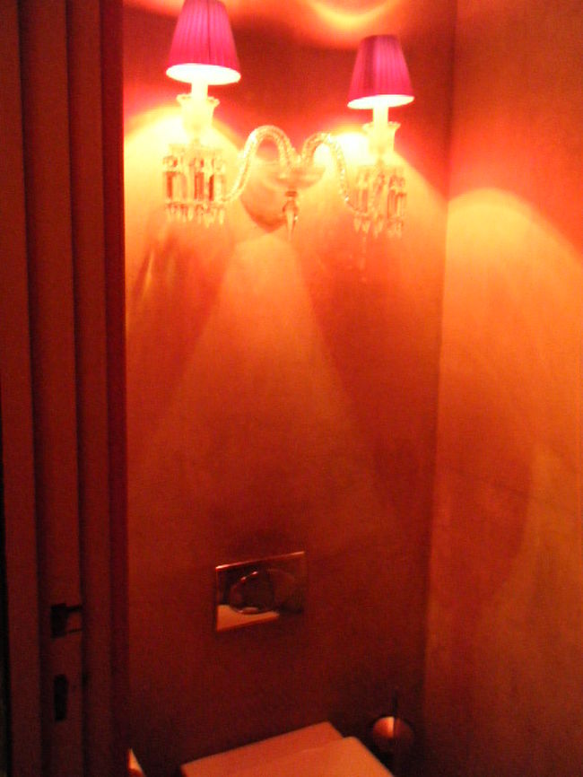 個室はシンプルです。