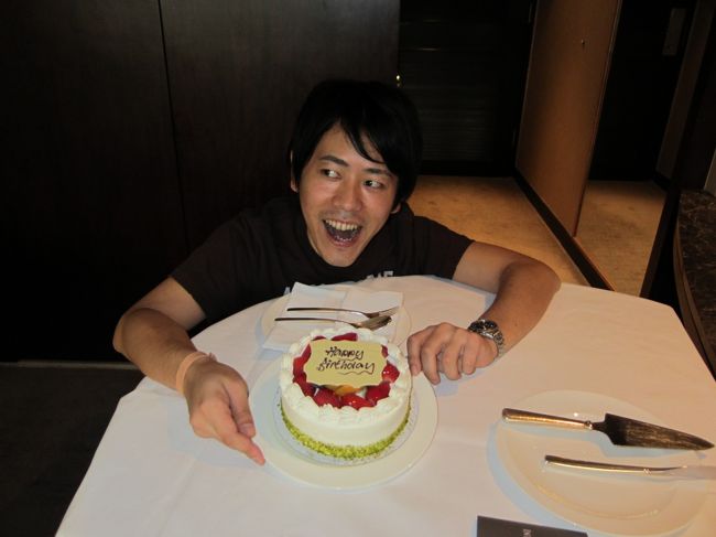 ケーキとアホ面。。。<br /><br />こんな僕ですが、三十路の仲間入りです。。。