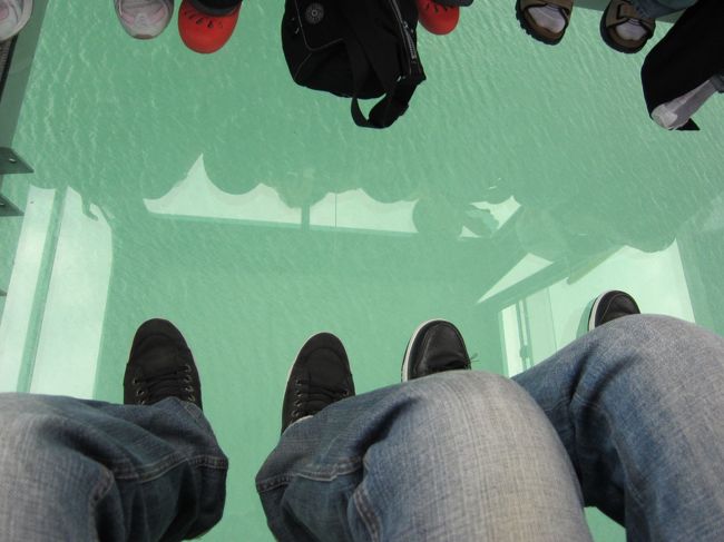 もちろん、クリスタルケーブルカーですから、足元スケスケです！<br />意外と怖くありませんよ。<br />