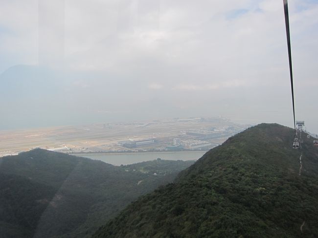 だんだん登って行くと、空港も見えます！<br />