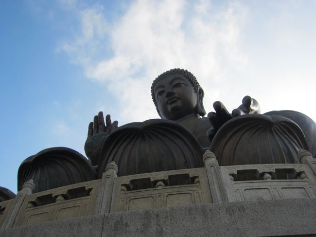 高さ34mで、世界最大の屋外大仏。<br />うん。デカイ！