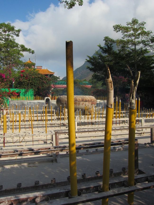 線香。。。<br /><br />こんなに大きいの初めて見ました。