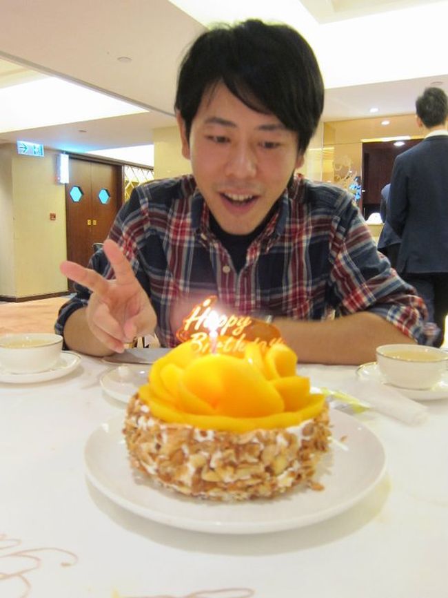 誕生日ケーキ！！！！<br /><br />友達が用意してくれてたみたいです。<br /><br />みんなに祝ってもらって、幸せ者ですな。