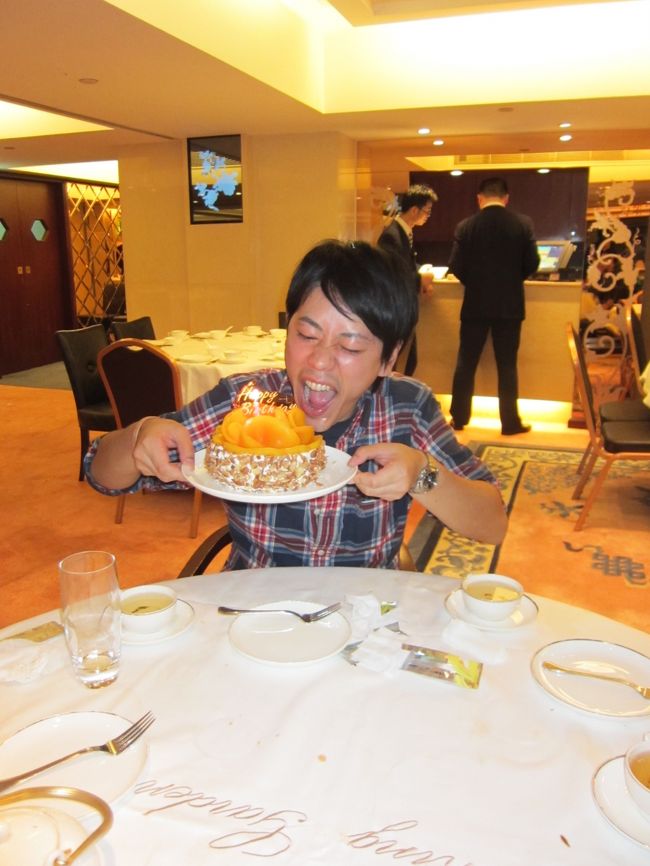 よっぽどHAPPYな気分だったのでしょうか。<br />またアホやってます。