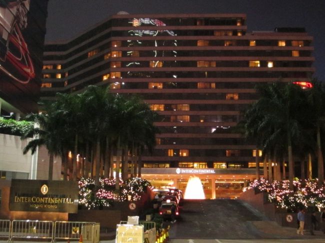 ホテルを出発し、集合場所のDFSギャラリア・チャイナケム店前までブラブラ歩きながら移動です。<br /><br />