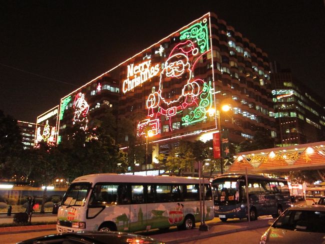 街中クリスマスのイルミネーションでいっぱいでした！