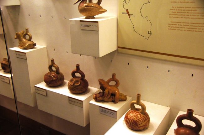 この文化のあたりから、土器の模様にカラーが出てきています。<br />