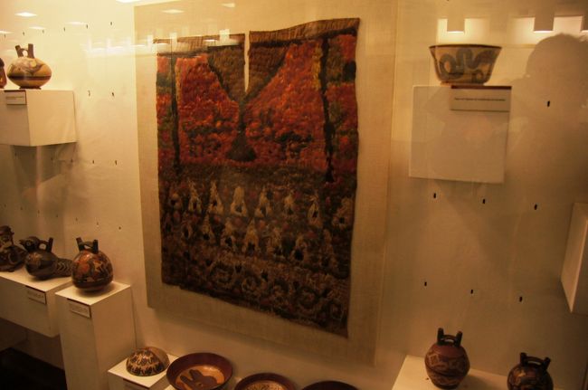 土器、アクセサリーだけでなく、織物も見つかっていることが驚きでした。<br />