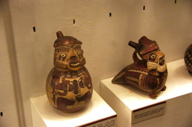 ナスカ文化の土器はカラフルなものが多く、他の文化にはない芸術性の高さを感じました。<br />