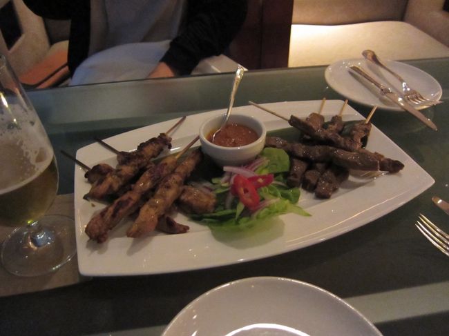 マレーシアンサテーとビール。<br /><br />最高っす！