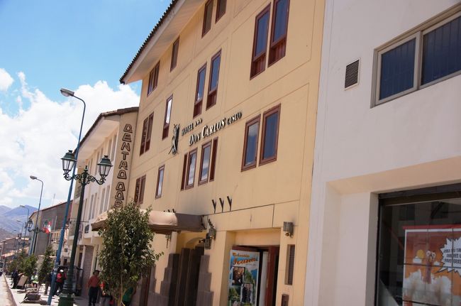 これが今回宿泊したホテル「ＤＯＮ　ＣＡＲＬＯＳ」です。小さなエコノミーホテルです。<br /><br />