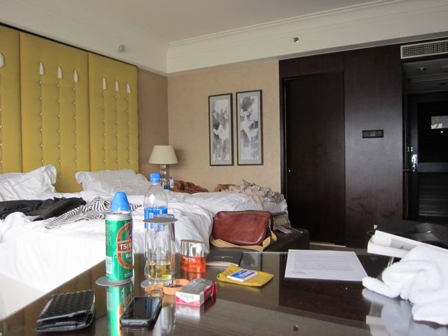 ホテルに戻って、パッキング。<br />散らかしてます。