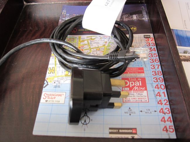 アダプターが部屋に２個あったので、カメラや携帯（iphone）を充電するのには便利です。<br />わざわざ日本で買わなくてよかった。