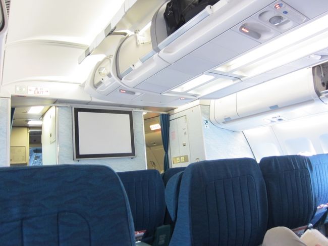 ビジネスクラス、満席に近かったです。