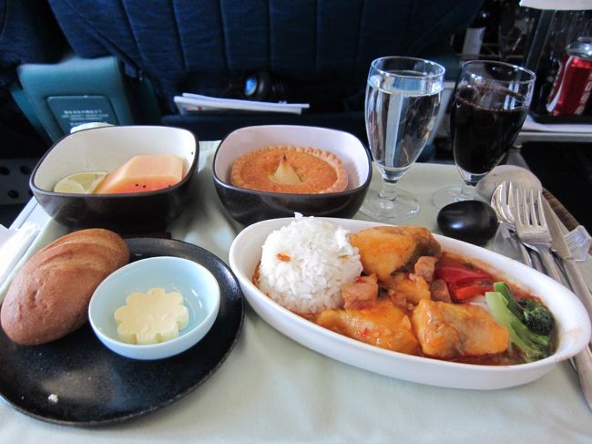 香港→台湾の機内食。<br /><br />魚のスイートチリソース。