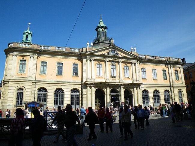 ノーベル博物館。<br /><br />ノーベル賞関連の様々な展示物や、晩餐会の食器などが飾られているらしい。かなり混んでおり、入場を断念。