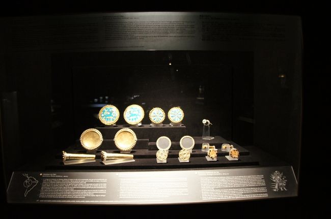 精巧につくられたアクセサリーであることがわかります。貴金属加工の技術水準の高さには驚かされます。<br />