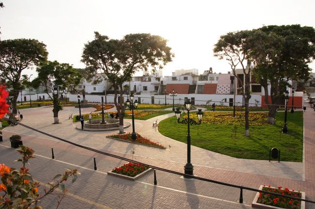 ラファエル・ラルコ・エレラ博物館の見学も終わり、建物の上からの風景です。<br />