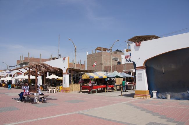 このパラカスはリマから気軽に行けるリゾート地として近年注目を集めており、開発が進んでいる町の一つだそうです。確かに雑然とした感じはなく、きれいに整備されていると思いました。<br />ピスコ空港からのナスカの地上絵遊覧飛行が増えているのも相乗効果としてあるのでしょう。<br />