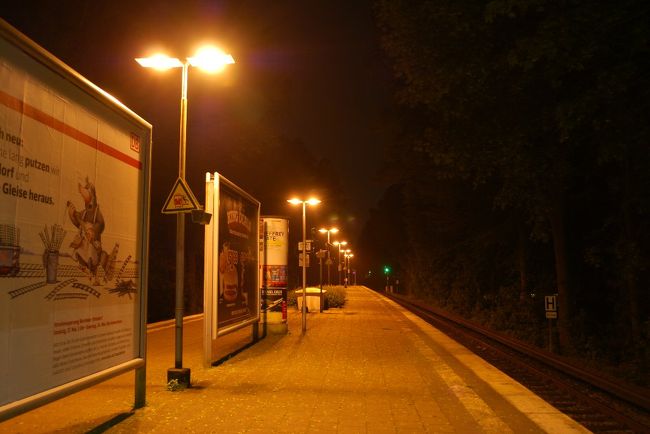 コーヒーフレーバーショックというわけでもないが、Ｓバーンの乗換駅を間違え、何もない夜の駅で折り返しの列車を待つ羽目に。<br /><br /><br />空港経由でホテルに帰り、就寝。<br /><br /><br />↓続き<br />http://4travel.jp/traveler/isms/album/10523427