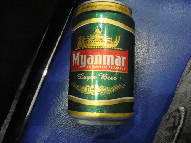 ビールは売ってましたので、朝ごはんにミャンマービール。一缶1,500Ks。ちと空港価格。