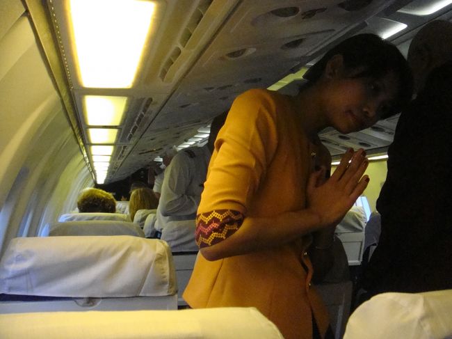 こじんまりとした機体ですが、それほど席が狭いって事は無いね。それでも、西洋のお客さんは窮屈そうでしたが。