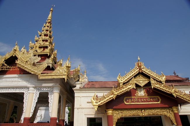 入り口で靴脱ぐように言われます。…靴下も駄目ですか。まぁ、ズボラしたかっただけですが…<br /><br />沢山脱ぎ散らかしてあるし、その辺に放っておいても良さそうね。