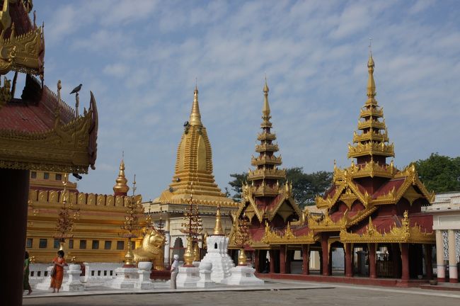 あちこち、金ぴかに輝いています。