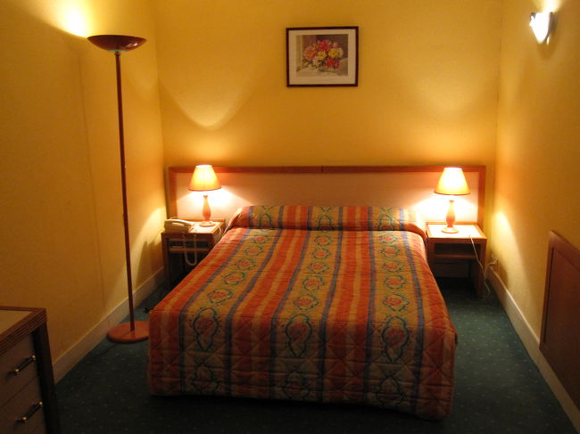 お部屋はこんな感じです。枕が合ったのか、ぐっすり眠れました。