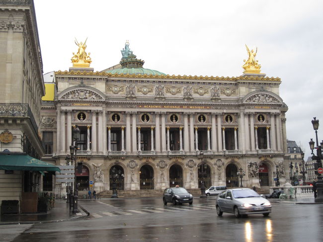 徒歩１分で、オペラ座に到着です。