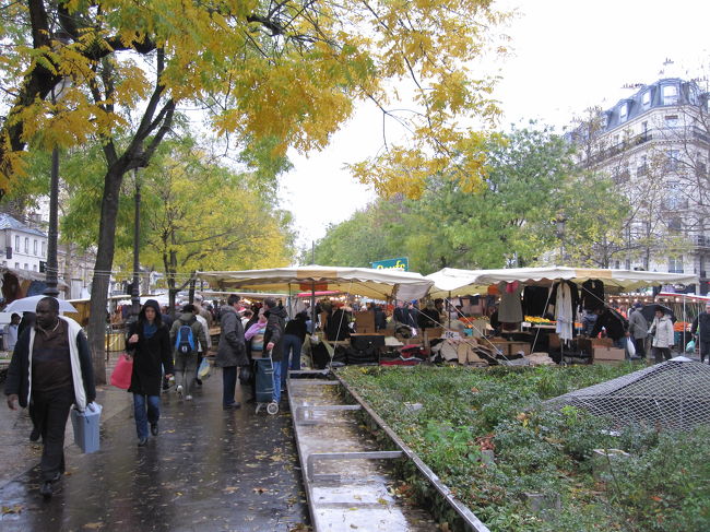 バスティーユに到着。ちょっと遅刻しちゃいました（＾＾；<br />マルシェで、昼食を買って、友人の新居で頂くことにしました。