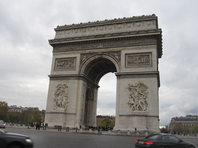 やはり、凱旋門から歩いて観光することにしました。