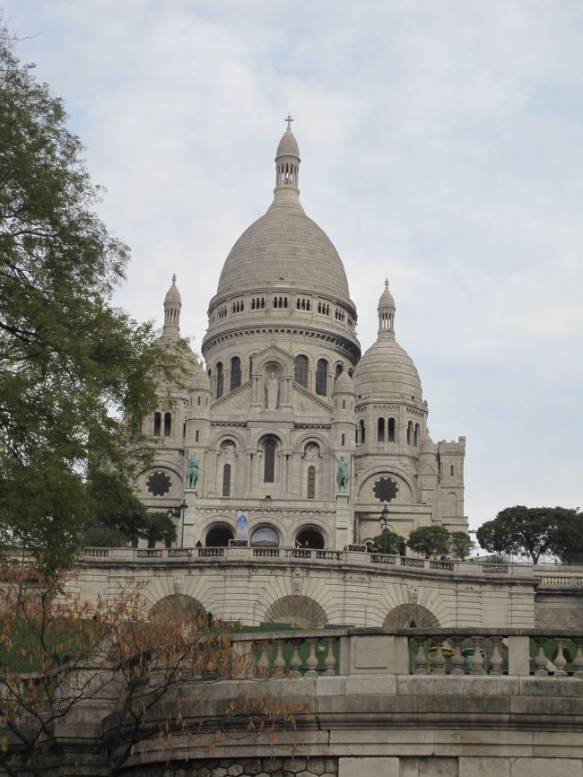 今日は、１０時２５分発のタリスで、ブリュッセルに向かうので、ちょっと早起きして、サクレクー寺院に来ました。<br />時間に余裕はあるのですが、ついがんばって登ったら、額に汗が…<br />そう言えば、思ったより寒くないです。