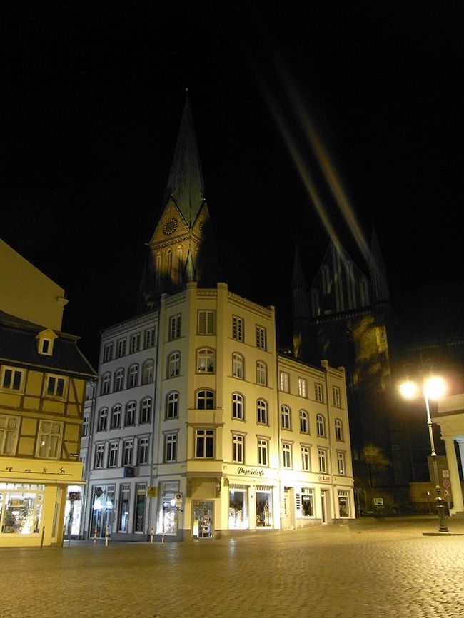 マルクト広場です。<br />土曜日の夜なのに静かでしたねー。