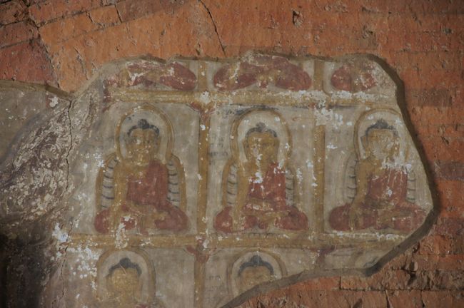 壁に、若干画が残ってたりします。金ぴかの仏様より、こっちの方が惹かれる。