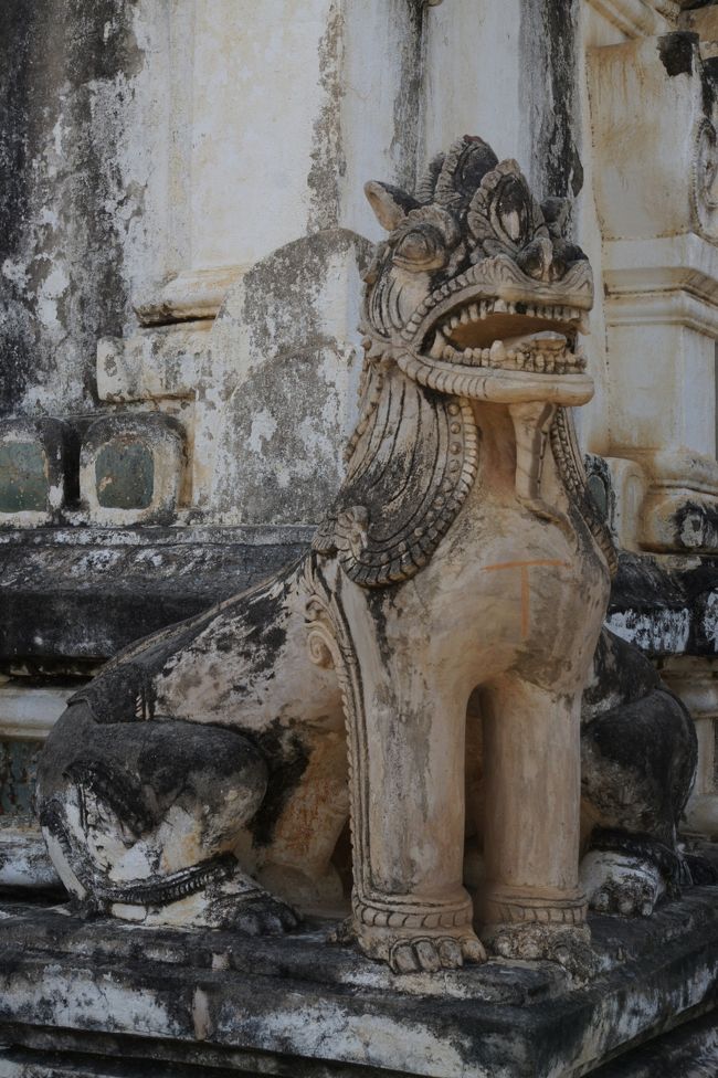 建物の角には、獅子かな。