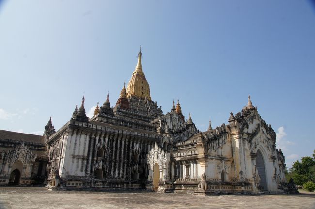 建物の色合い、何だかキリスト教の教会みたいにも見えるかな。