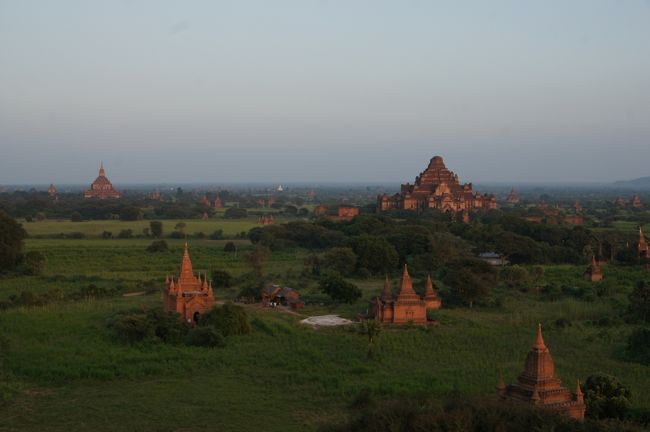 メキシコのピラミッドみたいな建築も有りますね。